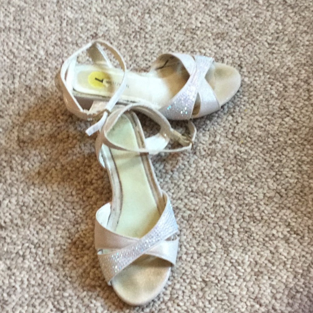 I am selling a cute stiletto high hills for girls.
